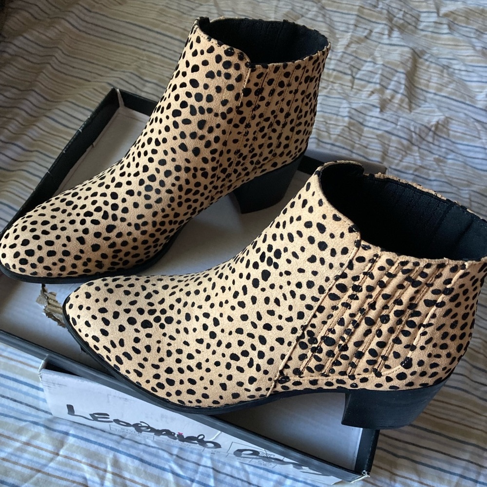 Soft suede like, booties
